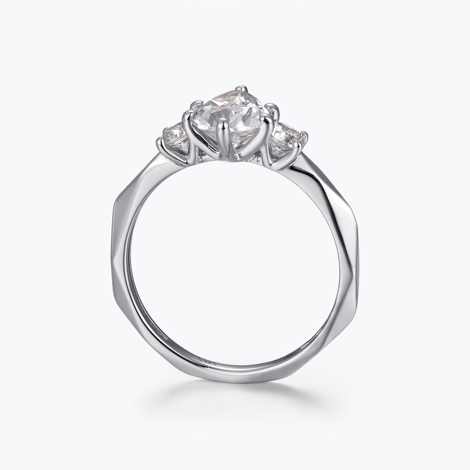 Bague de fiançailles Dissoo® en or jaune, trois pierres, forme poire, moissanite à facettes multiples