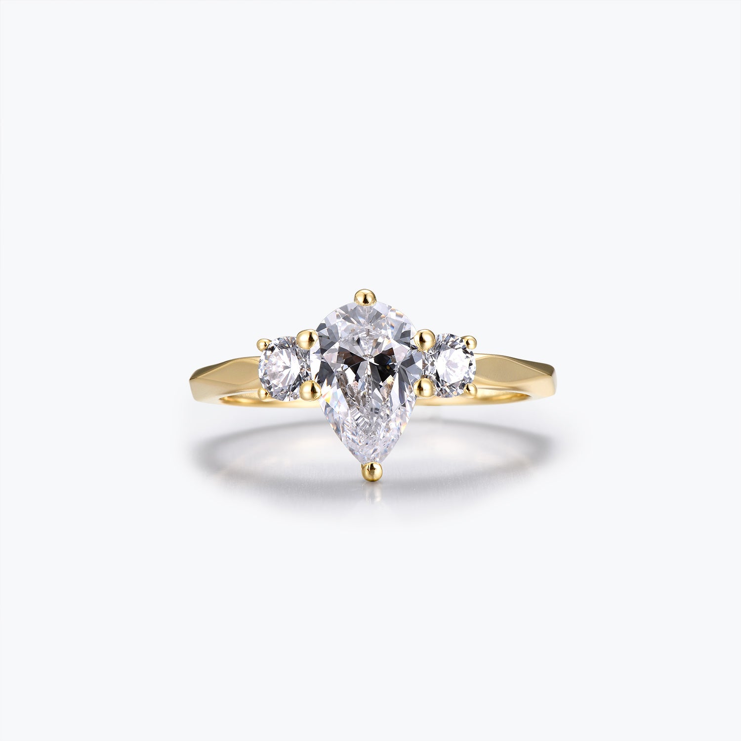Bague de fiançailles Dissoo® en or jaune, trois pierres, forme poire, moissanite à facettes multiples