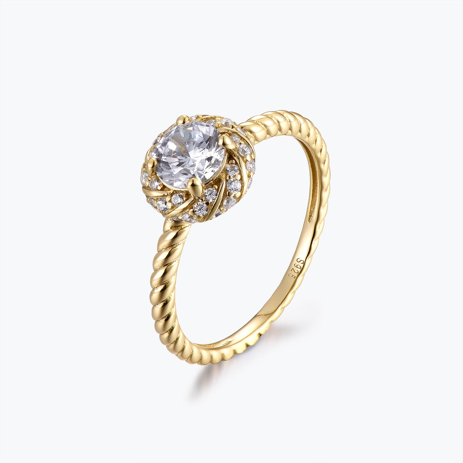 Bague de fiançailles Dissoo® en or jaune, sertie d'un halo torsadé et d'une moissanite.
