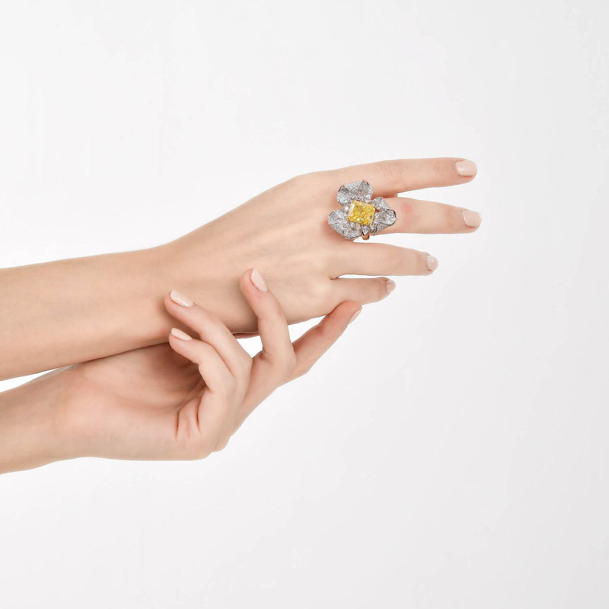 Dissoo®Yellow Floral Cluster Luxury Cocktail Ring