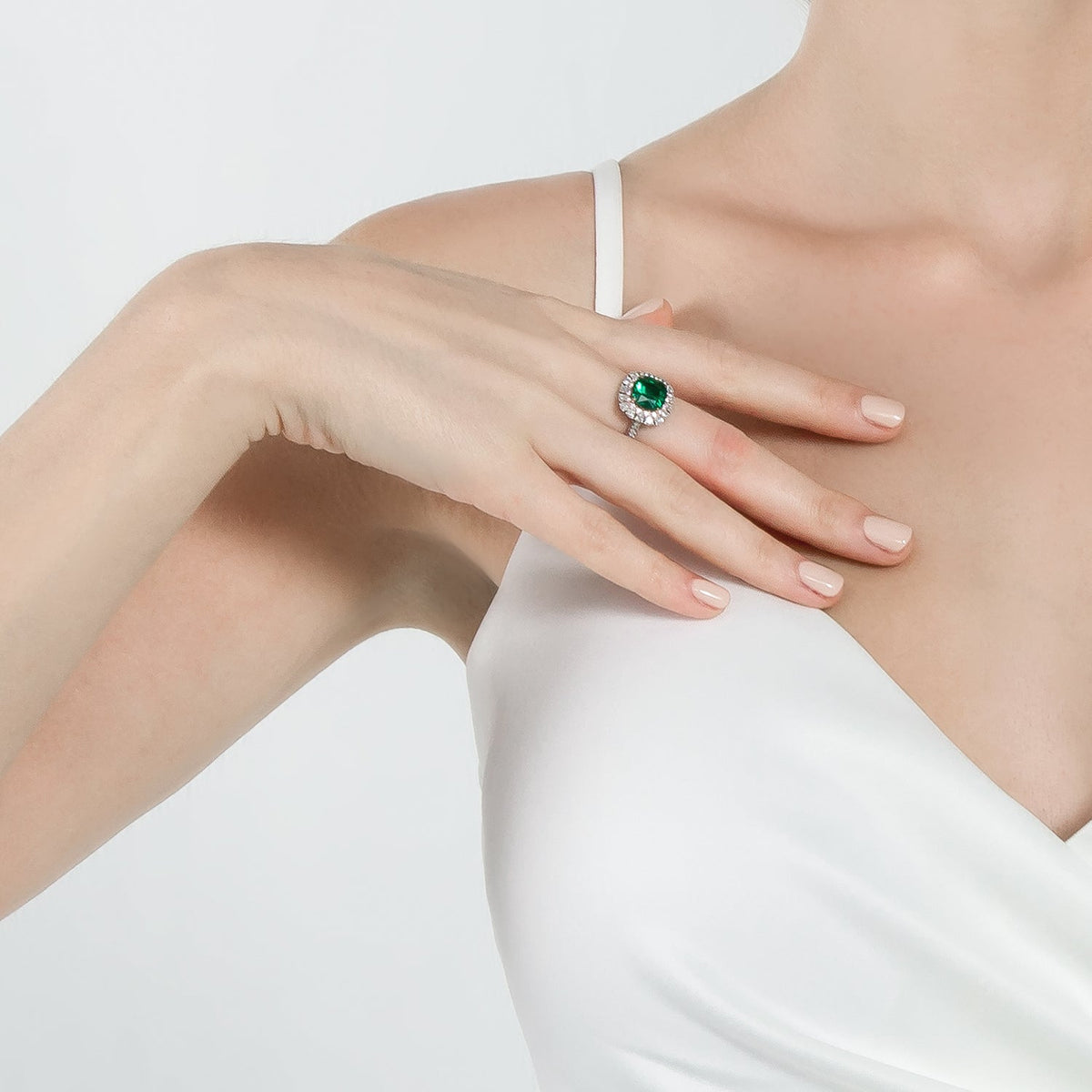 Cushion Cut Emerald Green & Rosegold Cluster Ring - dissoojewelry