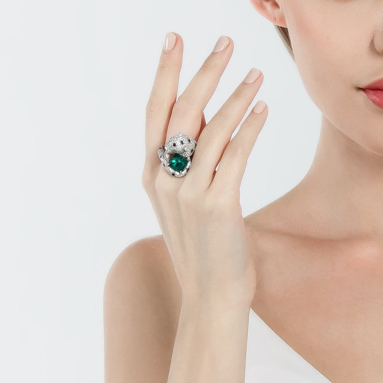 Dissoo® French Pave Panther Emeralds Ring - dissoojewelry